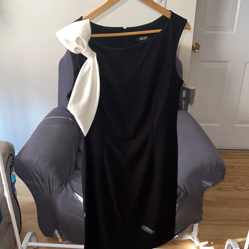 Sleeveless sheath dress